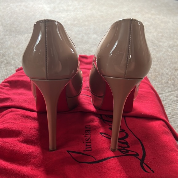 Christian Louboutin Bianca Platform Red Sole Pump, Nude Patent Leather - Picture 3 of 7